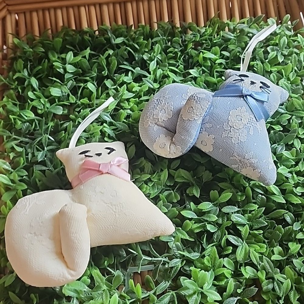 Vintage Russ Lace Cat Ornaments